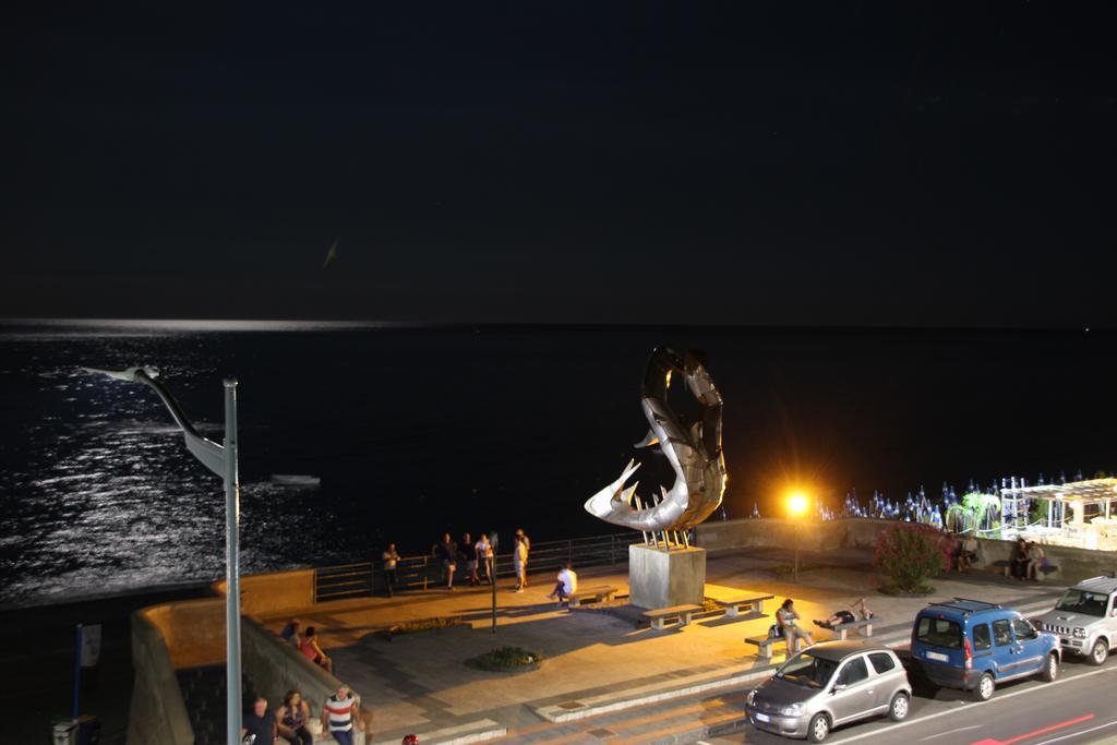 拉斯莱纳住宿加早餐旅馆 圣泰雷萨迪里瓦 外观 照片